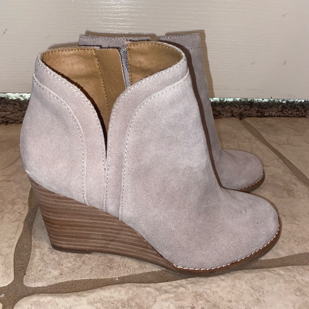 Lucky brand beige booties, size 6.5